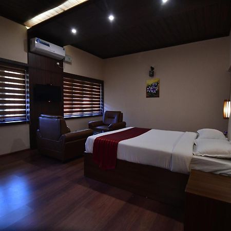 The Garuda Hotels Thrissur Exterior photo